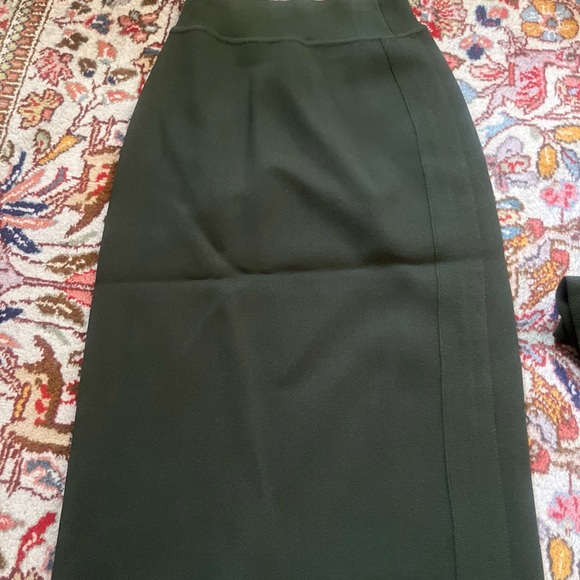 Scanlan Theodore Crepe knit set hunter green small. - Picture 10 of 12